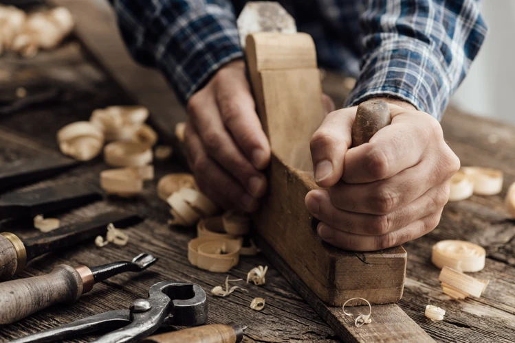 Welche Holzbearbeitungsmaterialien Und Werkzeuge Sind Erforderlich?