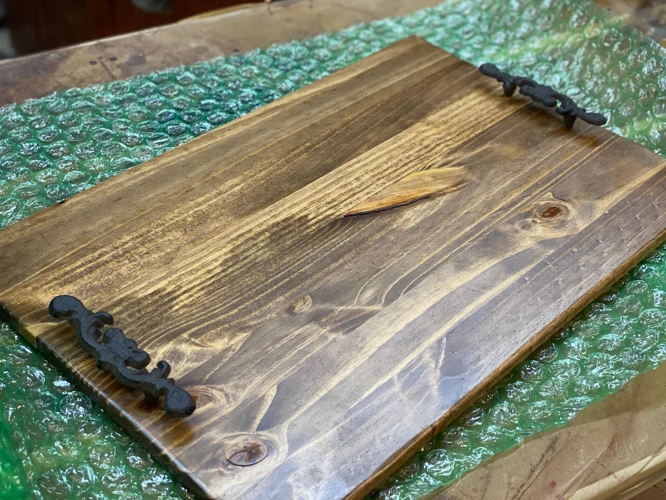 Wie Man Für Holz Servierplatten Und -Schalen Sorgt